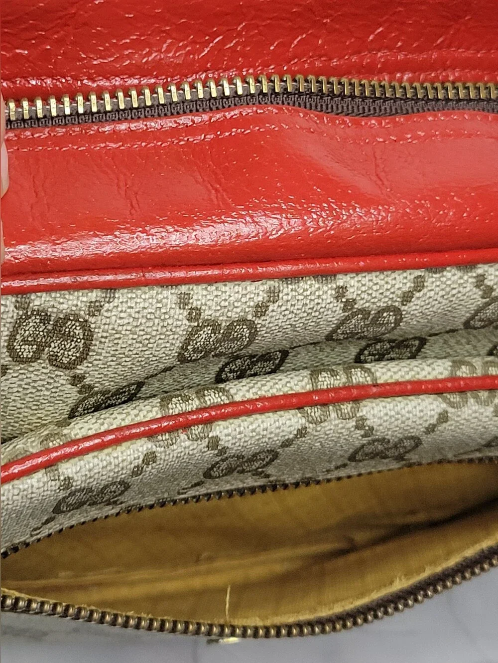 GUARANTEED AUTHENTIC/VINTAGE 1970s GUCCI, CROSSBODY 10" X 7" X 3" - Picture 9 of 13